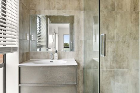 Photo of property in 17a Constable Lane, West Harbour, Auckland, 0618