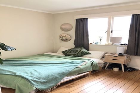 Photo of property in 25 Lake Road, Northcote, Auckland, 0627