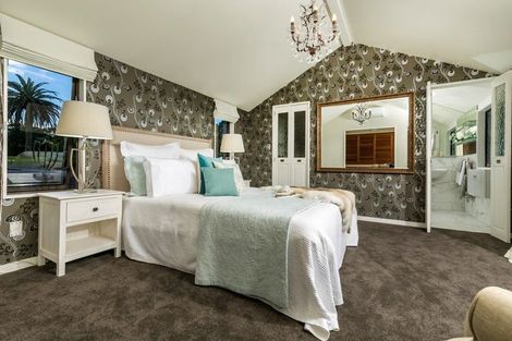 Photo of property in 1 The Knoll, Greenhithe, Auckland, 0632