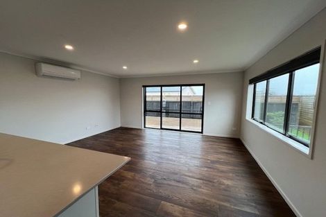 Photo of property in 4 Hooton Drive, Kumeu, 0810