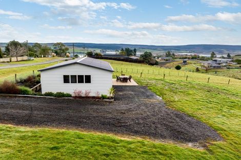 Photo of property in 28 Lakeview Street, Waihola, 9073