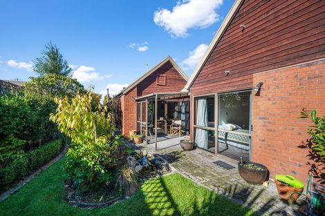 Photo of property in 2/6 Cricklewood Place, Avonhead, Christchurch, 8042