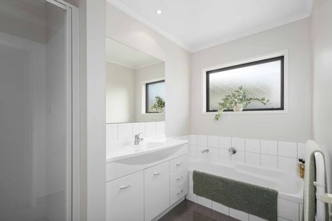 Photo of property in 7 Modello Lane, Waiuku, 2123