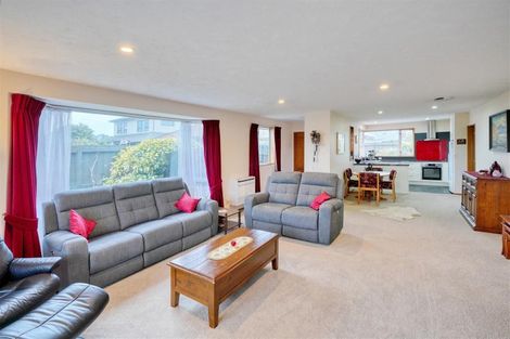 Photo of property in 7 Fieldmoor Place, Parklands, Christchurch, 8083