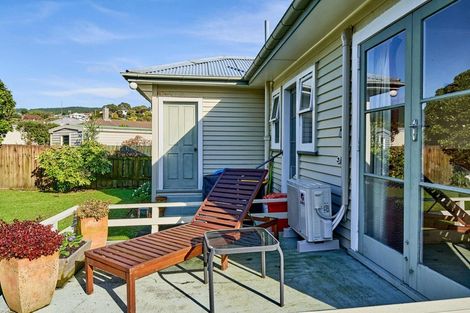Photo of property in 4 Cambridge Street, Tawa, Wellington, 5028