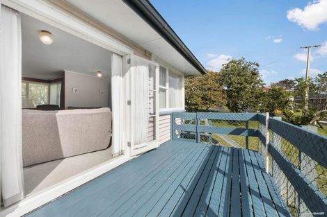 Photo of property in 5 Barron Drive, Green Bay, Auckland, 0604