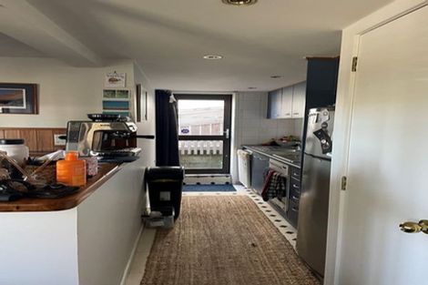 Photo of property in 280 Queens Drive, Lyall Bay, Wellington, 6022