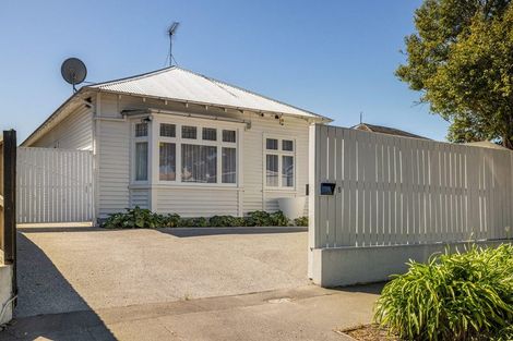 Photo of property in 5 Aikmans Road, Merivale, Christchurch, 8014