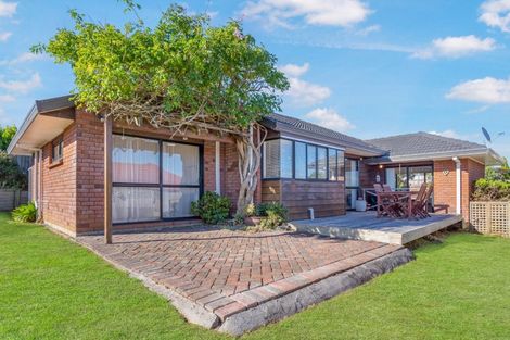 Photo of property in 38 Simmental Crescent, Somerville, Auckland, 2014