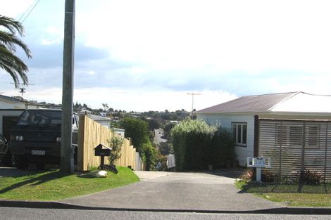 Photo of property in 109a Arran Road, Browns Bay, Auckland, 0630