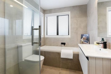 Photo of property in 7 Nerehana Place, Red Beach, 0932