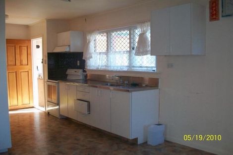 Photo of property in 32 Vera Road, Te Atatu South, Auckland, 0610