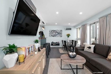 Photo of property in Terrace Heights Apartments, 2g/163 The Terrace, Wellington Central, Wellington, 6011