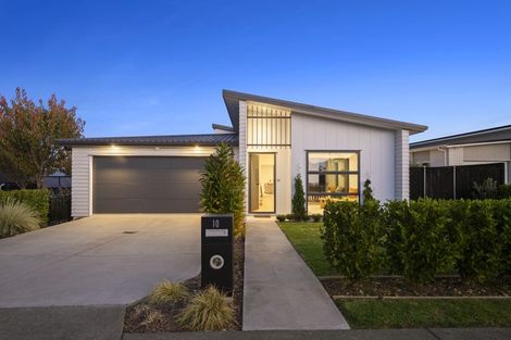 Photo of property in 10 Kenehi Road, Karaka, 2124