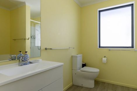 Photo of property in 1/202 Lake Terrace, Waipahihi, Taupo, 3330