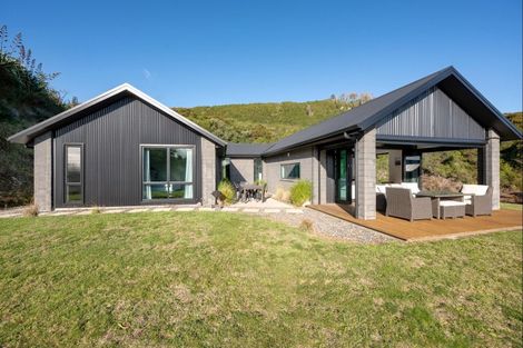 Photo of property in 13 Sparrowhawk Way, Kinloch, Taupo, 3377