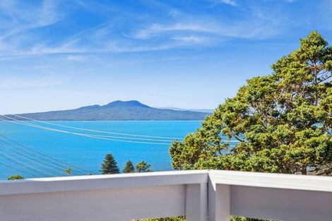 Photo of property in 13 Carlisle Road, Torbay, Auckland, 0630