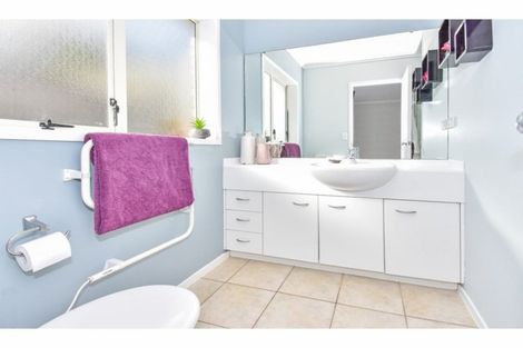 Photo of property in 69 Riverton Drive, Randwick Park, Auckland, 2105