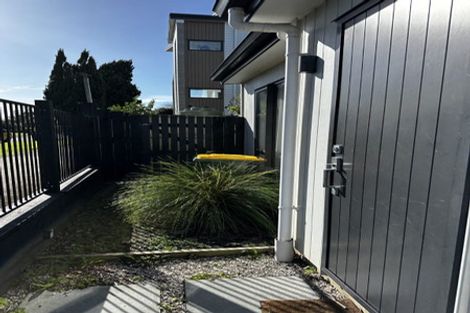 Photo of property in 14a Ropata Avenue, Point England, Auckland, 1072