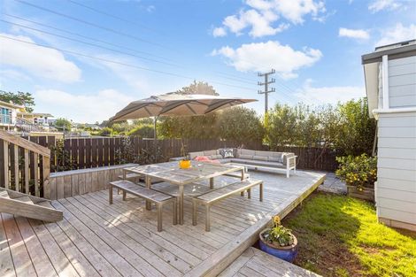 Photo of property in 123 Waimumu Road, Massey, Auckland, 0614