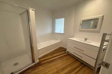 Photo of property in 27 Heath Avenue, Northcote, Auckland, 0627