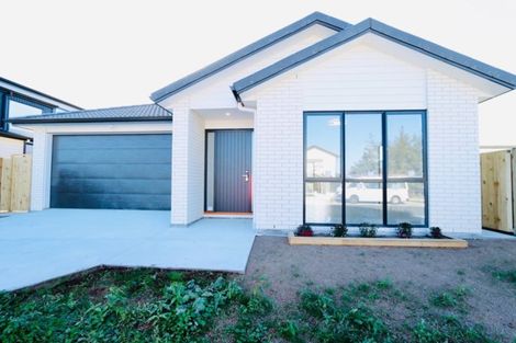 Photo of property in 6 Fjord Way, Karaka, Papakura, 2113