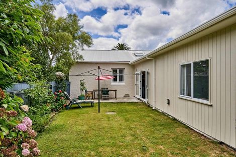 Photo of property in 10 York Street, Moera, Lower Hutt, 5010