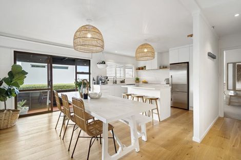 Photo of property in 2/10 Merani Street, Narrow Neck, Auckland, 0622