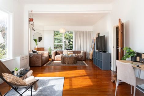 Photo of property in 8 Liffey Crescent, Island Bay, Wellington, 6023