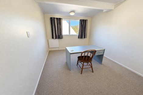 Photo of property in 2 Amapur Drive, Khandallah, Wellington, 6035
