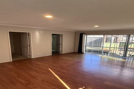 Photo of property in 1 Claremont Way, East Tamaki Heights, Auckland, 2016