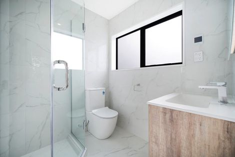 Photo of property in 421a Bucklands Beach Road, Bucklands Beach, Auckland, 2012