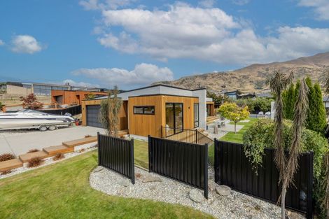 Photo of property in 16 Sapphire Spring Rise, Wanaka, 9305