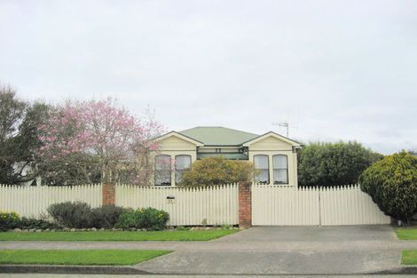 Photo of property in 13 Ryder Crescent, Levin, 5510