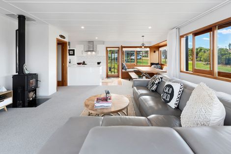 Photo of property in 4 Penguin Street, Leigh, 0985