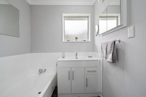 Photo of property in 30 Ongo Road, Hunterville, 4730