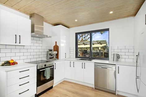 Photo of property in 13 Forglen Place, Tawa, Wellington, 5028