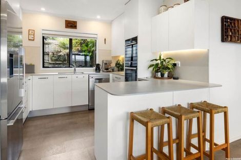 Photo of property in 4 Jelas Road, Red Beach, 0932