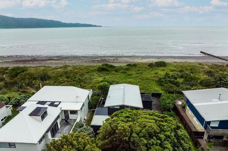 Photo of property in 215 Manly Street, Paraparaumu Beach, Paraparaumu, 5032