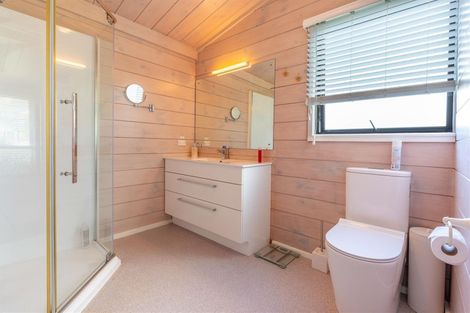 Photo of property in 14 Highwood Grove, Torbay, Auckland, 0630