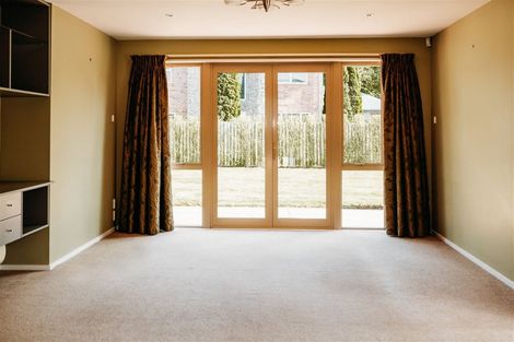 Photo of property in 64 Willowview Drive, Redwood, Christchurch, 8051