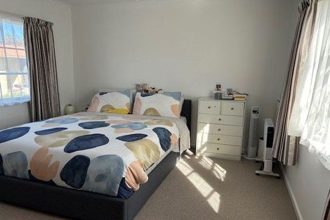 Photo of property in 18 Saulbrey Grove, Woburn, Lower Hutt, 5010