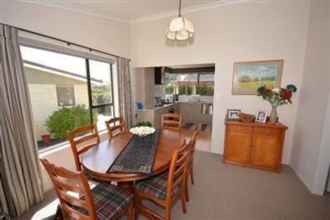 Photo of property in 16 Hastings Street, Waikanae Beach, Waikanae, 5036