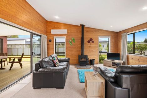 Photo of property in 7 Lakemere Way, Kinloch, Taupo, 3377