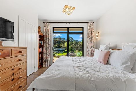Photo of property in 5b Hobbs Road, Matakatia, Whangaparaoa, 0930