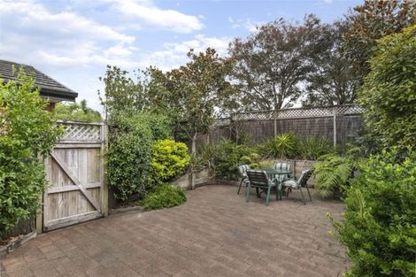 Photo of property in 16 Berkshire Terrace, Massey, Auckland, 0614