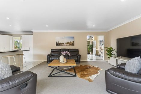 Photo of property in 11 Nathan Close, Somerville, Auckland, 2014