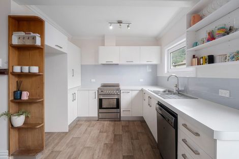 Photo of property in 24 York Street, Picton, 7220