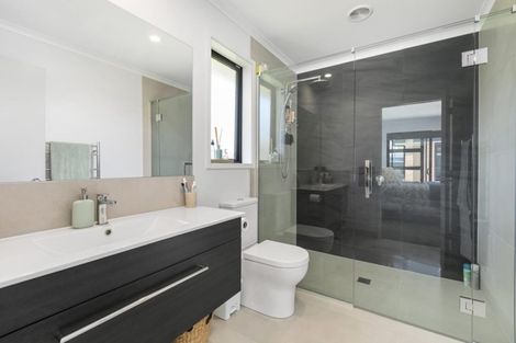 Photo of property in 97 The Boulevard, Papamoa Beach, Papamoa, 3118