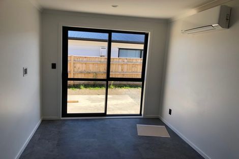 Photo of property in 2 Opaoa Way, Aotea, Porirua, 5024